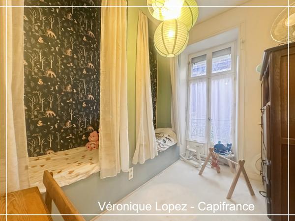 VILLENEUVE SUR LOT, hyper centre, bel appartement T4 avec balcon filant