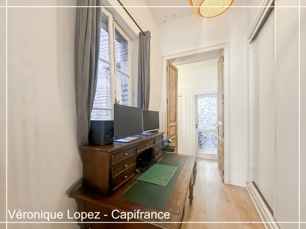 VILLENEUVE SUR LOT, hyper centre, bel appartement T4 avec balcon filant