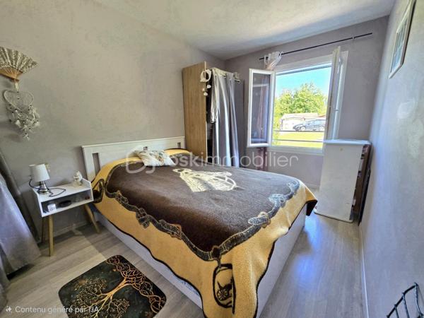 🏡 Maison de plain-pied rénovée – dépendance aménagée – Terrain 1000 m² – Randan
Située dans un lotissement calme, cette maison de plain-pied rénovée offre un cadre de vie agréable et fonctionnel, idéal pour un premier achat ou une vie familiale. Implantée sur une parcelle entièrement close de 999 m², elle bénéficie d’un environnement paisible tout en restant proche des commodités du centre de Randan.
Accès rapide : 20 min Vichy – 25 min Riom – 40 min Clermont-Ferrand.

⭐ Atouts du bien
- Maison entièrement rénovée en 2016

- Poêle à bois + 2 climatisations réversibles

- Menuiseries PVC double vitrage

- Dépendances

- Environnement calme, stationnement facile

- Assainissement raccordé au tout-à-l’égout

🏠 Intérieur
L’entrée mène à une cuisine équipée indépendante et à un double séjour lumineux (salon et salle à manger). Le couloir dessert une chambre, une salle d’eau et un WC indépendant.

L’ancien garage a été entièrement réaménagé pour accueillir une chambre supplémentaire ainsi qu’une pièce attenante avec entrée indépendante, idéale pour un bureau, une activité professionnelle ou une chambre additionnelle.

🌳 Extérieur
Le terrain clos de 999 m² comprend :

- un cabanon servant de cellier / stockage

- une piscine hors-sol

- un puits

- une dépendance bois aménagée d’environ 40 m² (cuisine d’été + garage/atelier)

Une maison rénovée, fonctionnelle et polyvalente, idéale pour une installation rapide.
Contactez-moi pour organiser une visite!