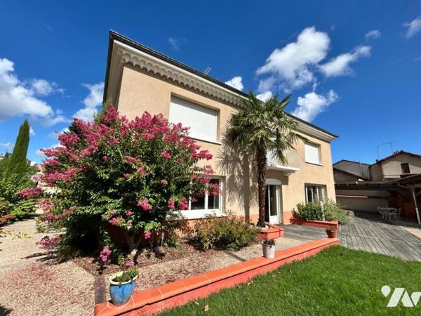 Maison de charme individuelle de 240m² habitables sur un terrain plat, clos et arboré de 1908m² e