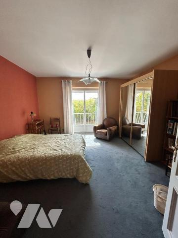 Maison de charme individuelle de 240m² habitables sur un terrain plat, clos et arboré de 1908m² e