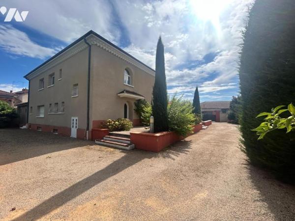 Maison de charme individuelle de 240m² habitables sur un terrain plat, clos et arboré de 1908m² e