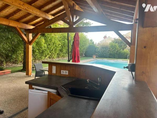 Maison de charme individuelle de 240m² habitables sur un terrain plat, clos et arboré de 1908m² e