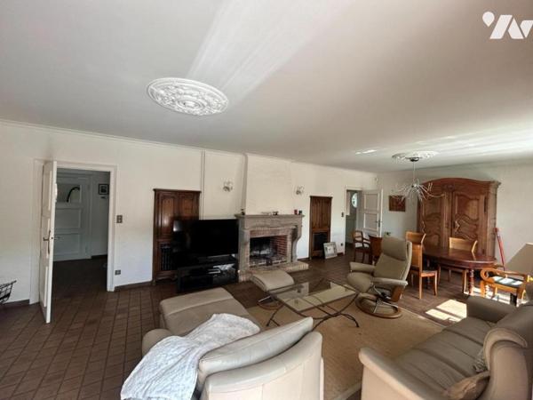 Maison de charme individuelle de 240m² habitables sur un terrain plat, clos et arboré de 1908m² e