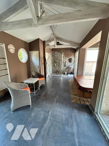 Maison de charme individuelle de 240m² habitables sur un terrain plat, clos et arboré de 1908m² e