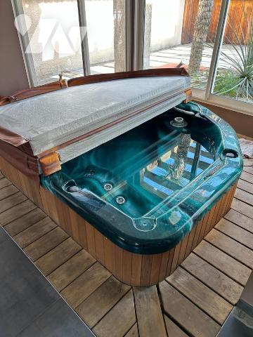 Maison de charme individuelle de 240m² habitables sur un terrain plat, clos et arboré de 1908m² e