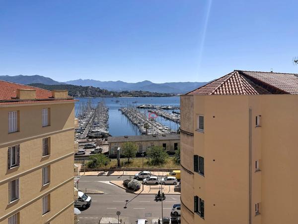 Appartement F4 proche Cours Napoléon entièrement refait et vue mer