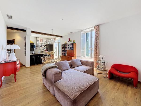 Appartement F4 proche Cours Napoléon entièrement refait et vue mer