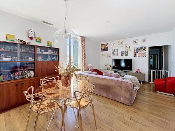 Appartement F4 proche Cours Napoléon entièrement refait et vue mer