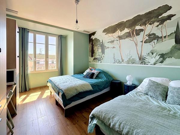 Appartement F4 proche Cours Napoléon entièrement refait et vue mer