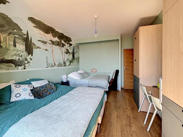 Appartement F4 proche Cours Napoléon entièrement refait et vue mer