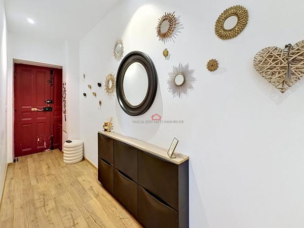 Appartement F4 proche Cours Napoléon entièrement refait et vue mer