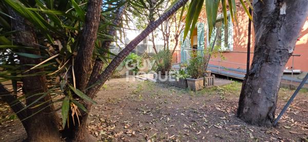 EXCLUSIVITE - A vendre à Perpignan - Maison de ville familiale 2 faces avec jardin arboré et garage 142 m²