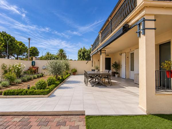 MARIGNANE BAS DE VILLA DE 100 M², JARDIN ET TERRASSE : L’ESPRIT D’UNE MAISON
