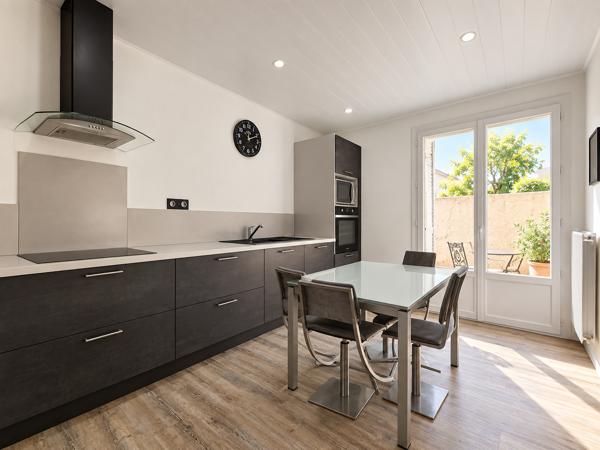 MARIGNANE BAS DE VILLA DE 100 M², JARDIN ET TERRASSE : L’ESPRIT D’UNE MAISON