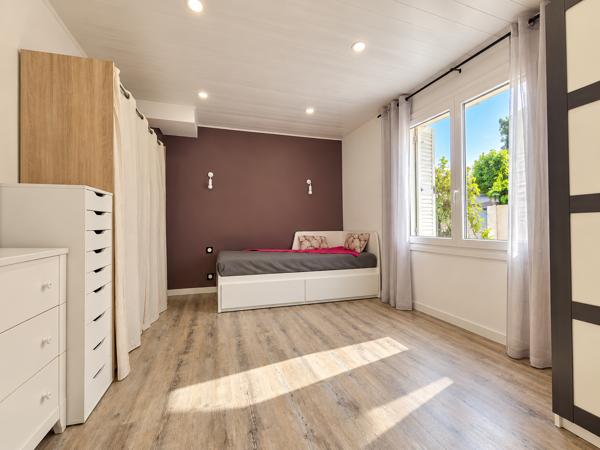 MARIGNANE BAS DE VILLA DE 100 M², JARDIN ET TERRASSE : L’ESPRIT D’UNE MAISON