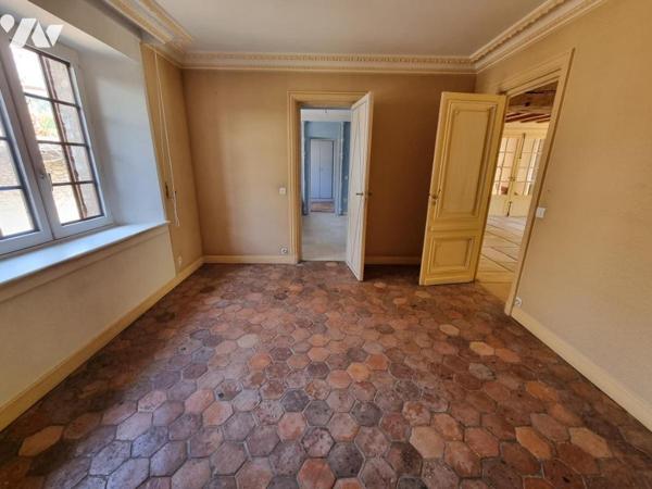 LONGERE T8 - 211 M²