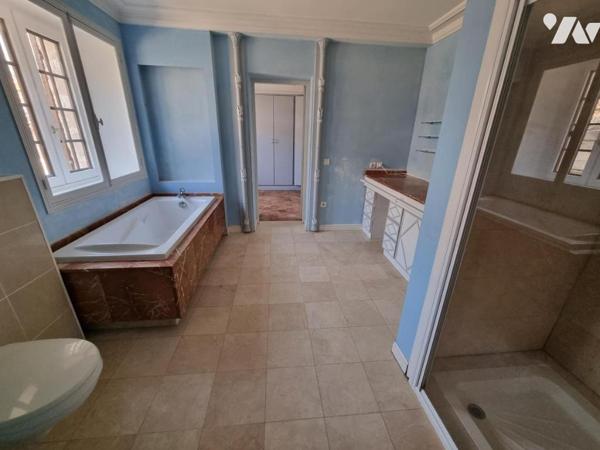 LONGERE T8 - 211 M²