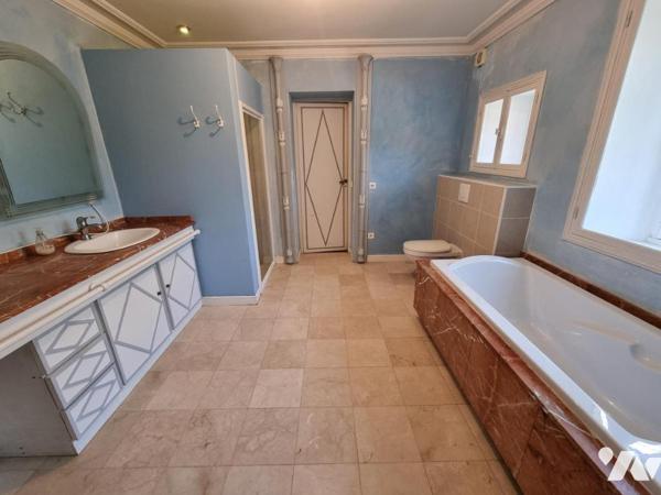 LONGERE T8 - 211 M²