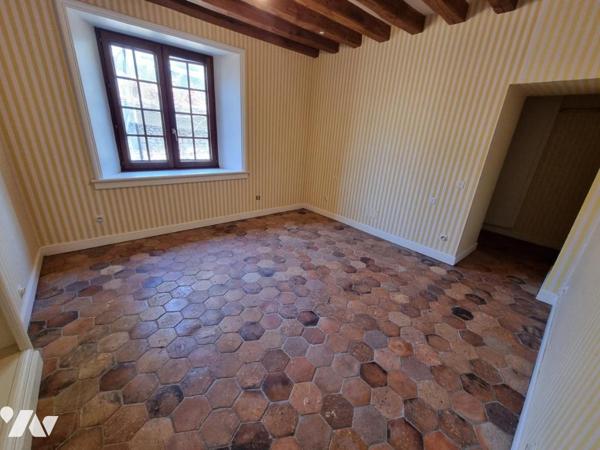 LONGERE T8 - 211 M²