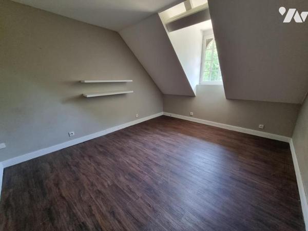 LONGERE T8 - 211 M²