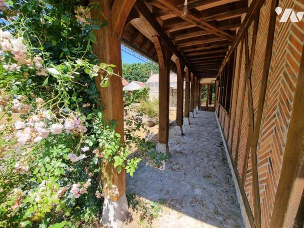 LONGERE T8 - 211 M²