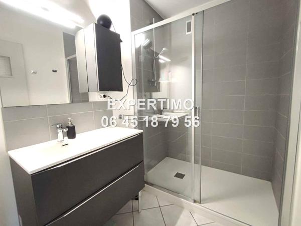 Chambéry (73000) APPARTEMENT RENOVE EN ETAGE ELEVE + BALCON LOGGIA CAVE ET GARAGE