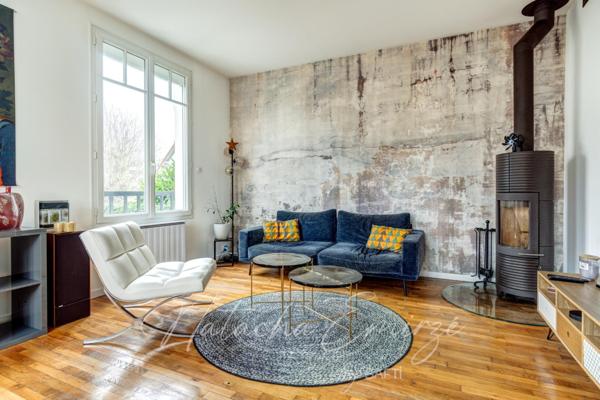 Maison entièrement rénovée, 3 chambres + bureau, à seulement 14' à pied du RER