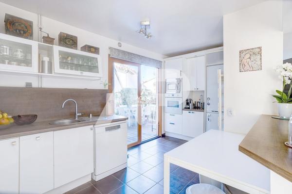 CHAVILLE - Maison familiale avec jacuzzi €1 015 000 ** - Référence 697-C