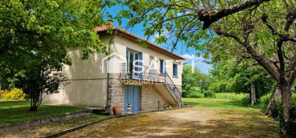 Maison au calme avec grand terrain.