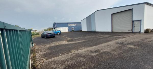 Local artisanal, commercial ou dépôt 400m²