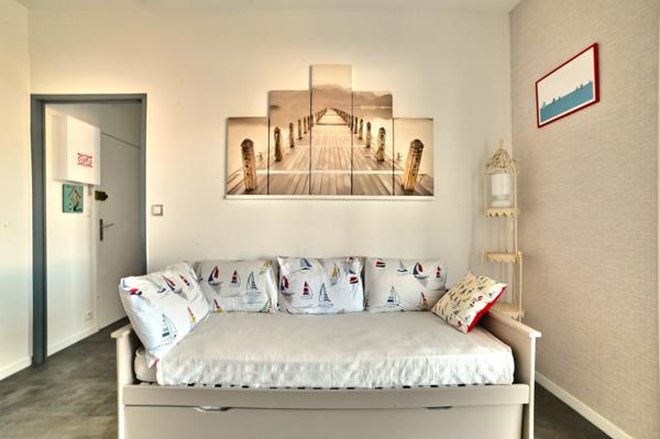 Appartement
         2 pièces
        - 28 m² 169 900 € *
