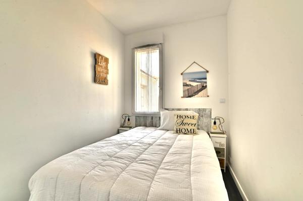 Appartement
         2 pièces
        - 28 m² 169 900 € *