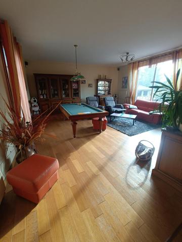 Située dans la charmante commune de Saint-Étienne-du-Vauvray (27430),