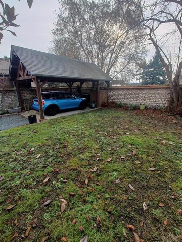 Située dans la charmante commune de Saint-Étienne-du-Vauvray (27430),