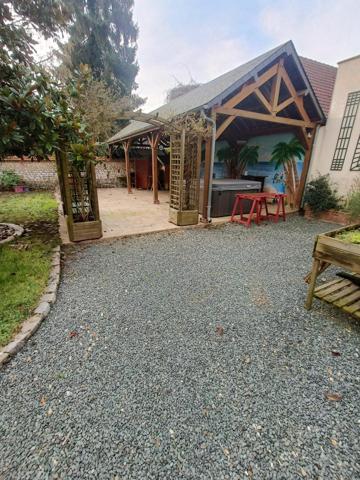 Située dans la charmante commune de Saint-Étienne-du-Vauvray (27430),