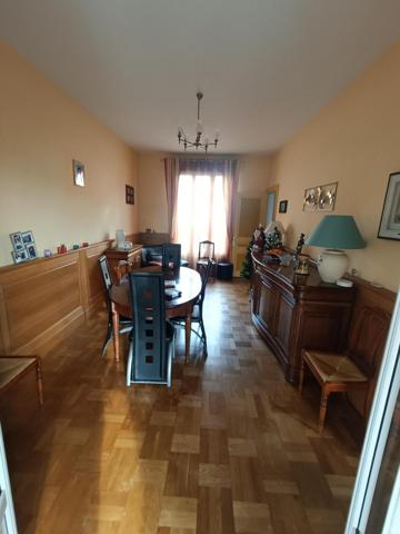 Située dans la charmante commune de Saint-Étienne-du-Vauvray (27430),