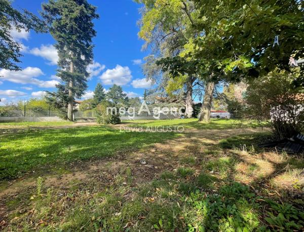 Terrain à VOURLES, 69390 - 701m²