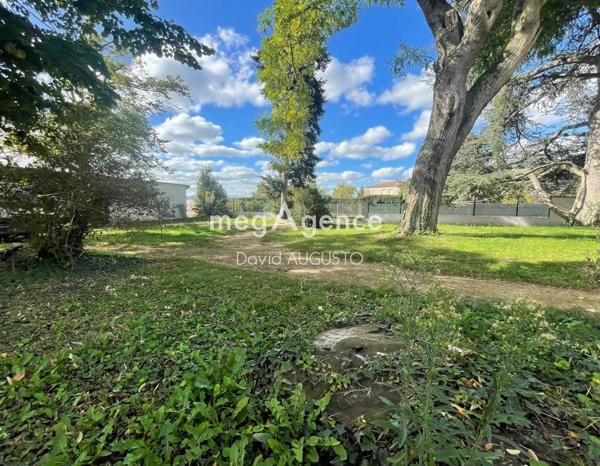 Terrain à VOURLES, 69390 - 701m²