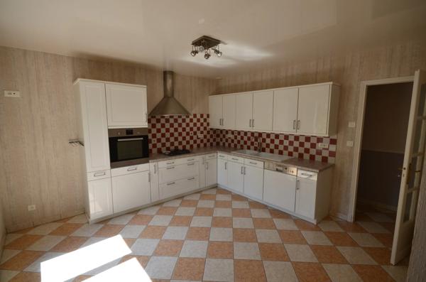 Proche de DORMANS (51) à vendre très belle maison de 5 pièces avec sa dépendance