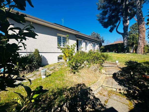 MAISON 158 M², TERRASSE EXPOSEE SUD, TERRAIN CLOS DE 593 M², 4 CHAMBRES, GARAGE, CAVE, POMPE A CHALEUR, PANNEAUX SOLAIRES, CHARPENTE TRADITIONNELLE.