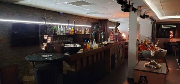 Restaurant / Authentique et charmante guinguette des bords de Marne