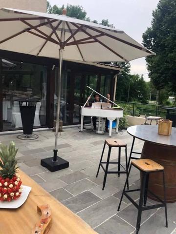 Restaurant / Authentique et charmante guinguette des bords de Marne