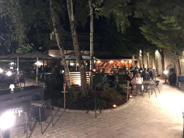 Restaurant / Authentique et charmante guinguette des bords de Marne