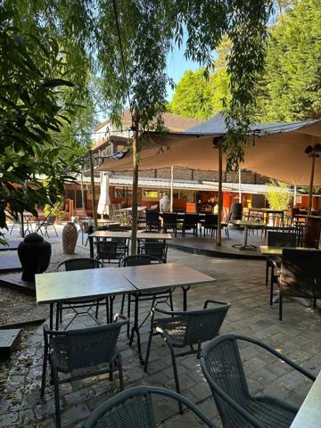 Restaurant / Authentique et charmante guinguette des bords de Marne