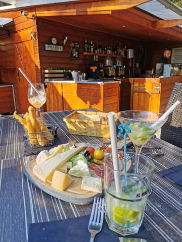 Restaurant / Authentique et charmante guinguette des bords de Marne