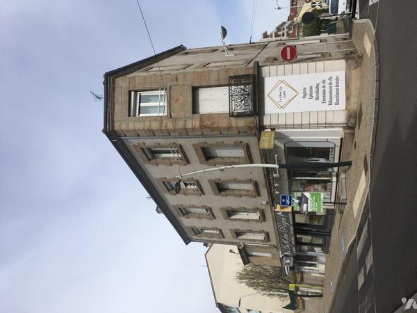 ROCHE LA MOLIERE centre immeuble 5 lots (2 appart et 3 commerces) tous loués bon rapport 280 000€