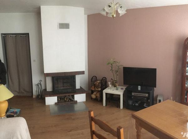 ROCHE LA MOLIERE centre immeuble 5 lots (2 appart et 3 commerces) tous loués bon rapport 280 000€