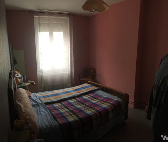 ROCHE LA MOLIERE centre immeuble 5 lots (2 appart et 3 commerces) tous loués bon rapport 280 000€