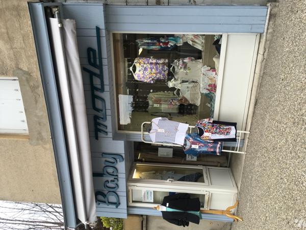 ROCHE LA MOLIERE centre immeuble 5 lots (2 appart et 3 commerces) tous loués bon rapport 280 000€